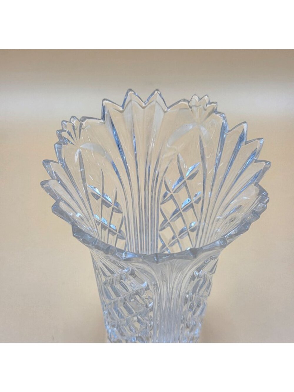 Crystal Clear Industries Meridian Criss Cross Scalloped Edge Flower Vase - Picture 3 of 6